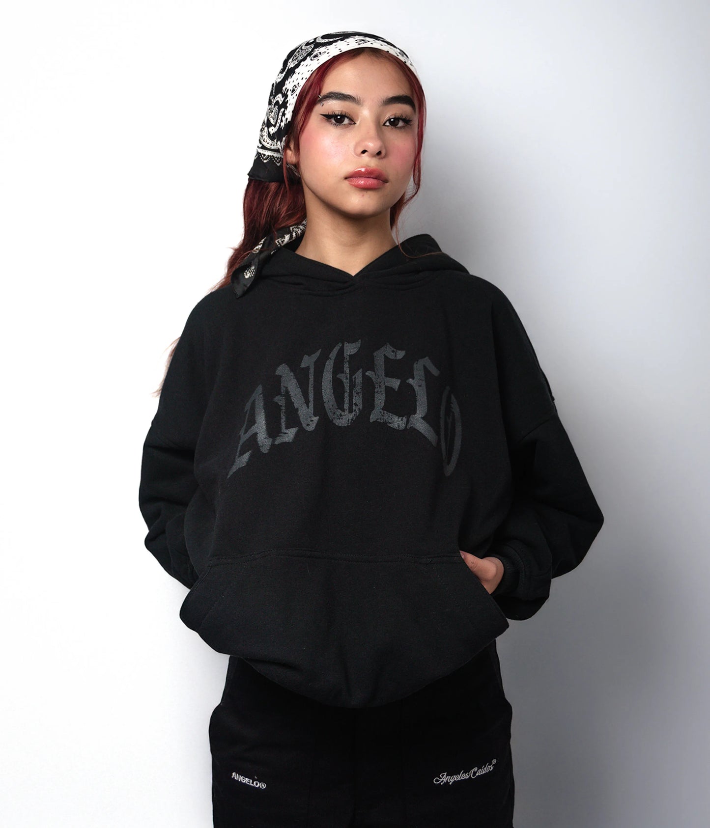 Sudadera negra con capota boxyfit